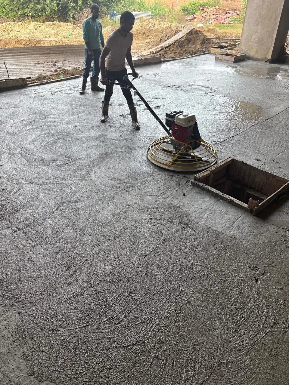 Power-trowel finishing of the concrete floor