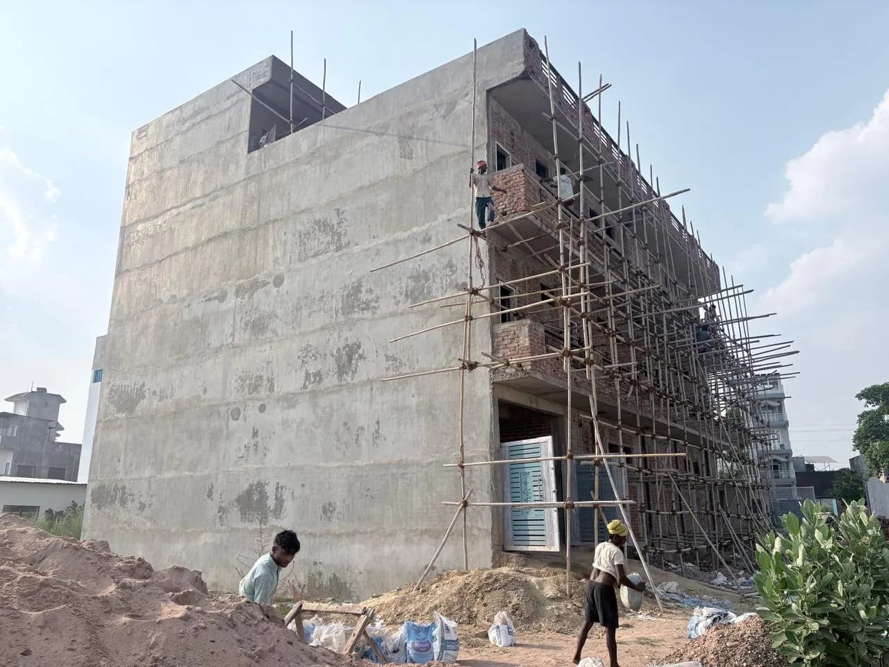 Corner of the building during plaster work
