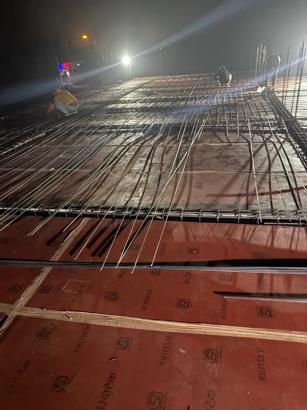 Night-time slab casting with reinforcement in place